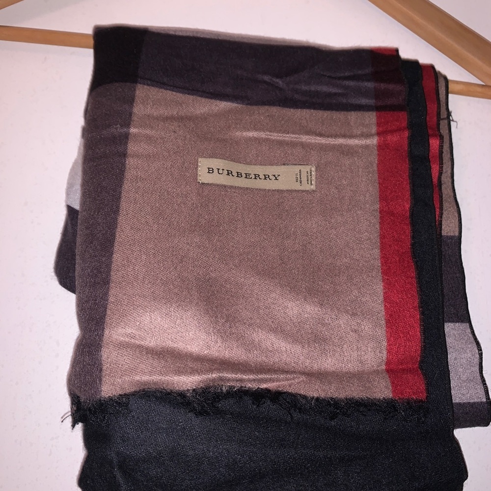 Burberry 100% cashmere scarf